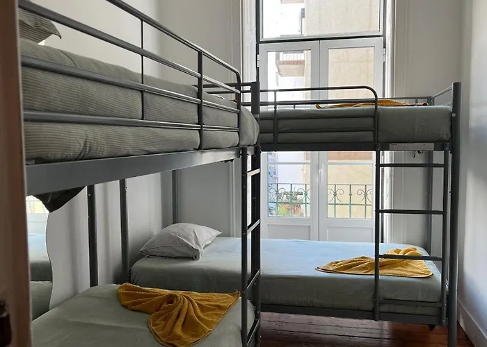 Garden Campo De Ourique Guest House - Hostel