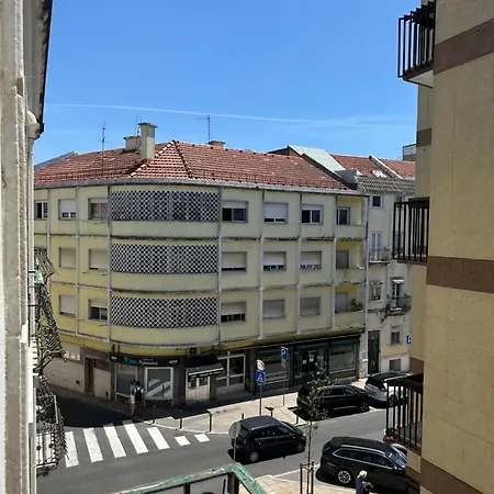 Garden Campo De Ourique Guest House - Hostel Lissabon Buitenkant foto