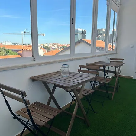 Garden Campo De Ourique Guest House - Hostel Lissabon Buitenkant foto