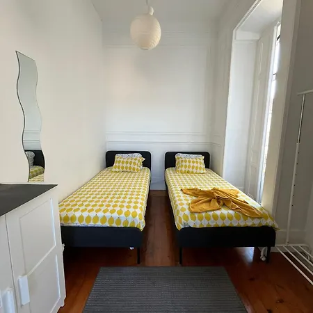 Garden Campo De Ourique Guest House - Hostel Lissabon Buitenkant foto