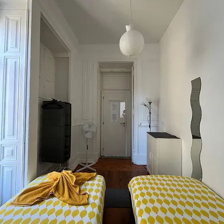 Garden Campo De Ourique Guest House - Hostel Lissabon Buitenkant foto
