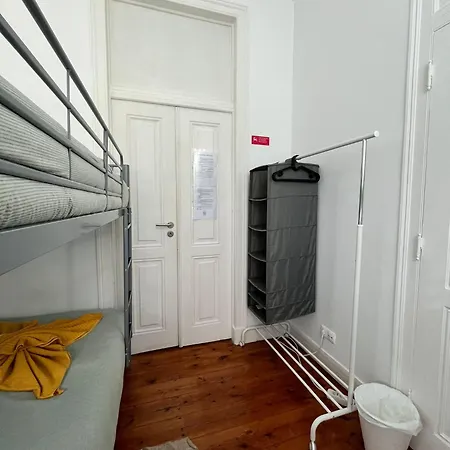 Garden Campo De Ourique Guest House - Hostel Lissabon Buitenkant foto