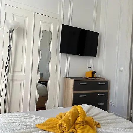 Garden Campo De Ourique Guest House - Hostel Lissabon Buitenkant foto