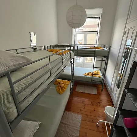 Garden Campo De Ourique Guest House - Hostel Lissabon Buitenkant foto
